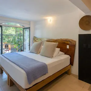 https://casa-lucas.hotelspuertovallarta.org